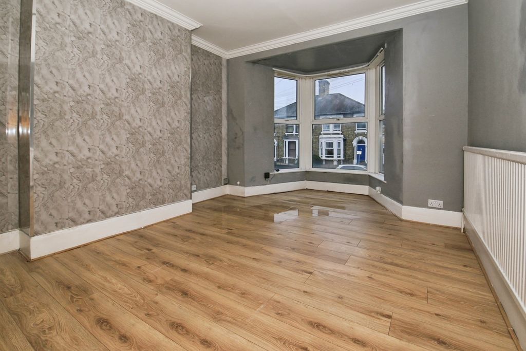 Property photo 2 of 17 Photo