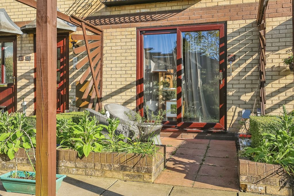 Property photo 2 of 10