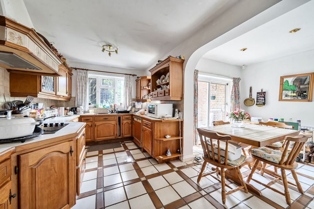 Property photo 3 of 18 Kitchen