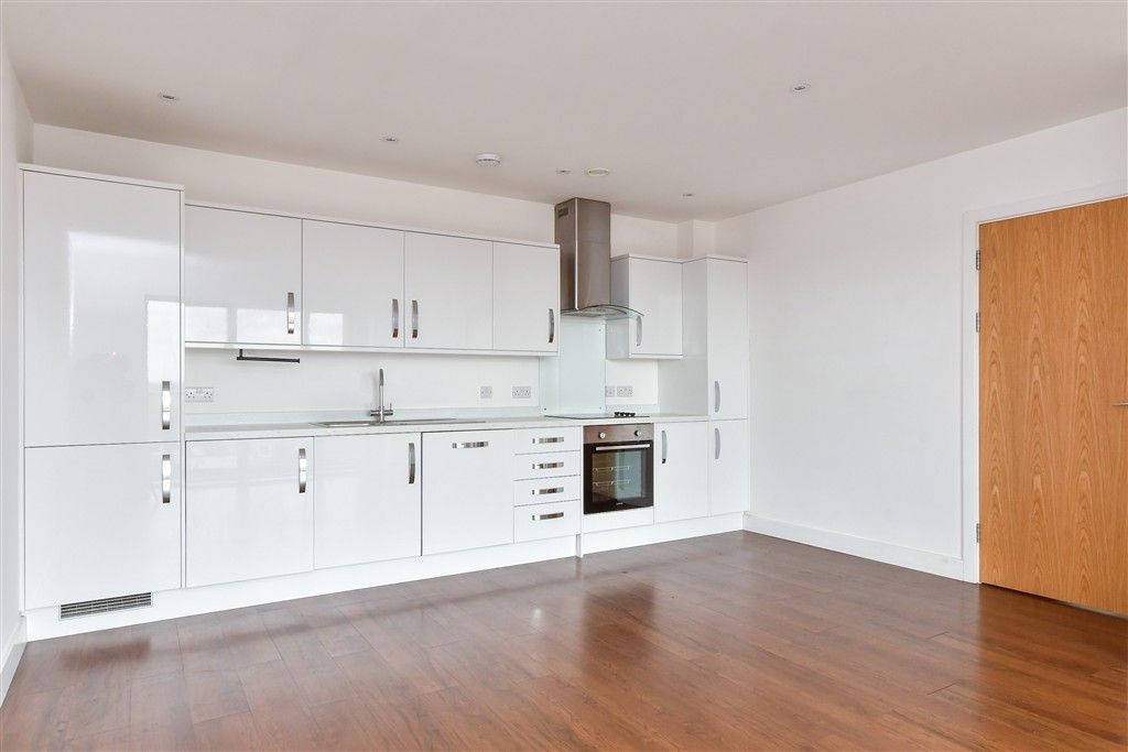 Property photo 2 of 10 Kitchen/ Lounge