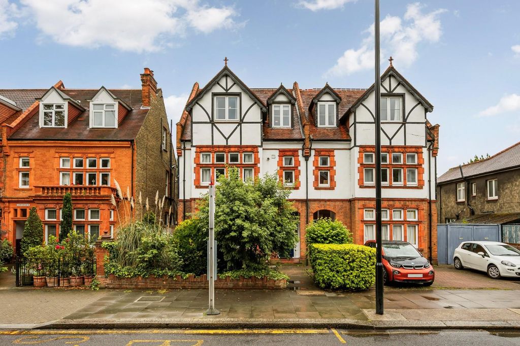 Property photo 3 of 6 Flat 7 - 110 Sutton Court Road-1.Jpg