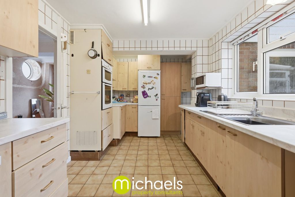 Property photo 3 of 28