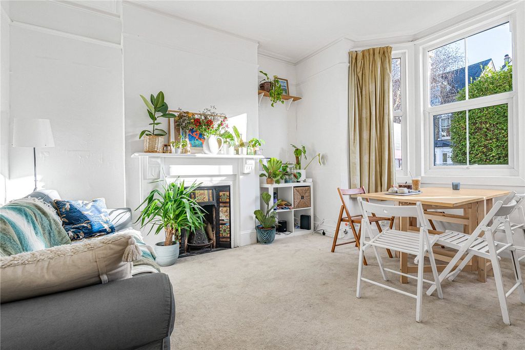 Property photo 2 of 14 Sitting Room