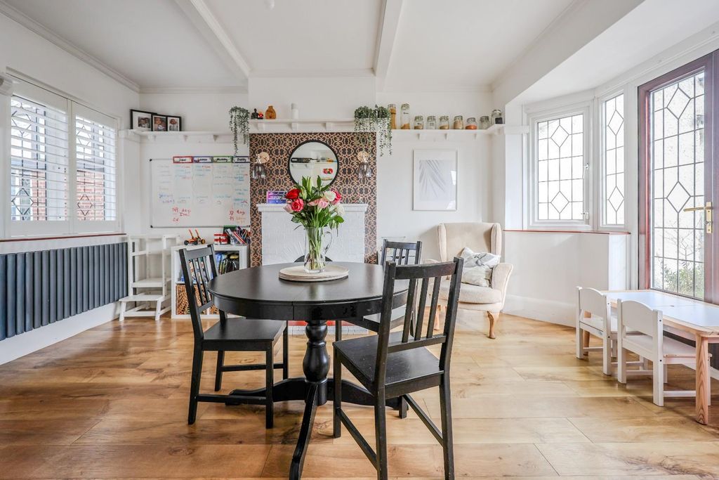 Property photo 2 of 28