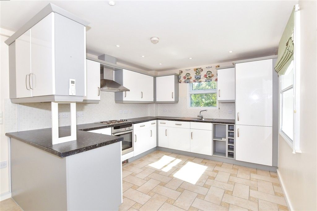 Property photo 1 of 11 Kitchen