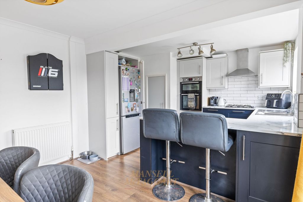 Property photo 3 of 22