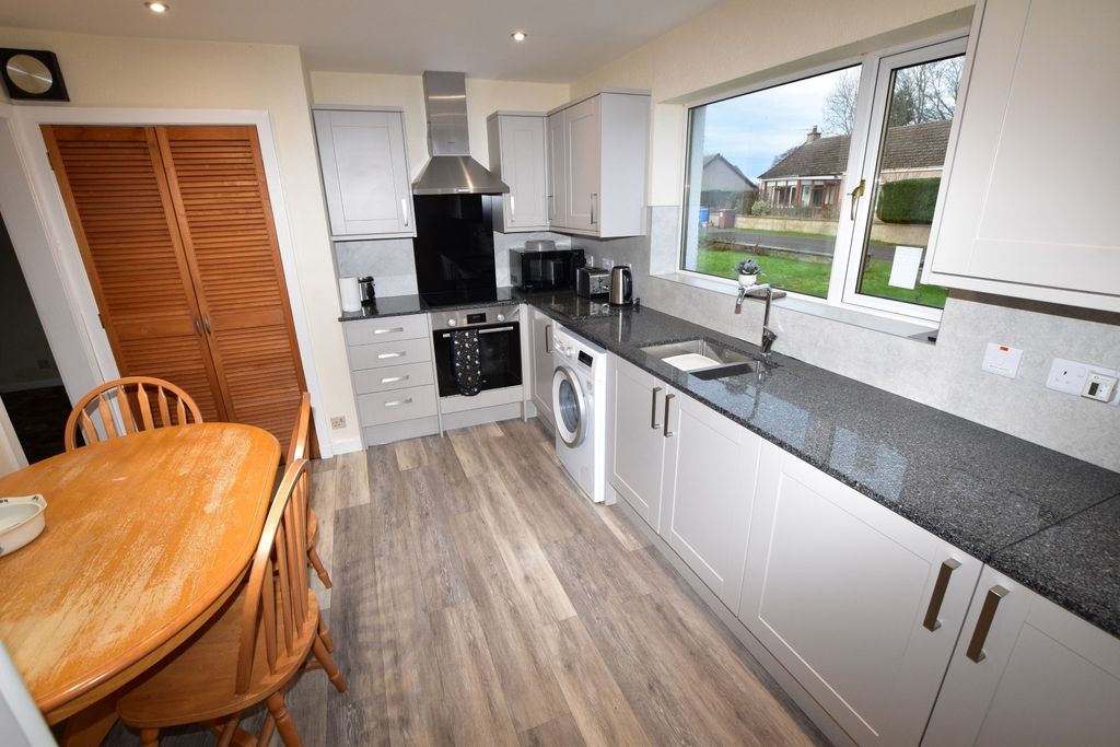 Property photo 3 of 33