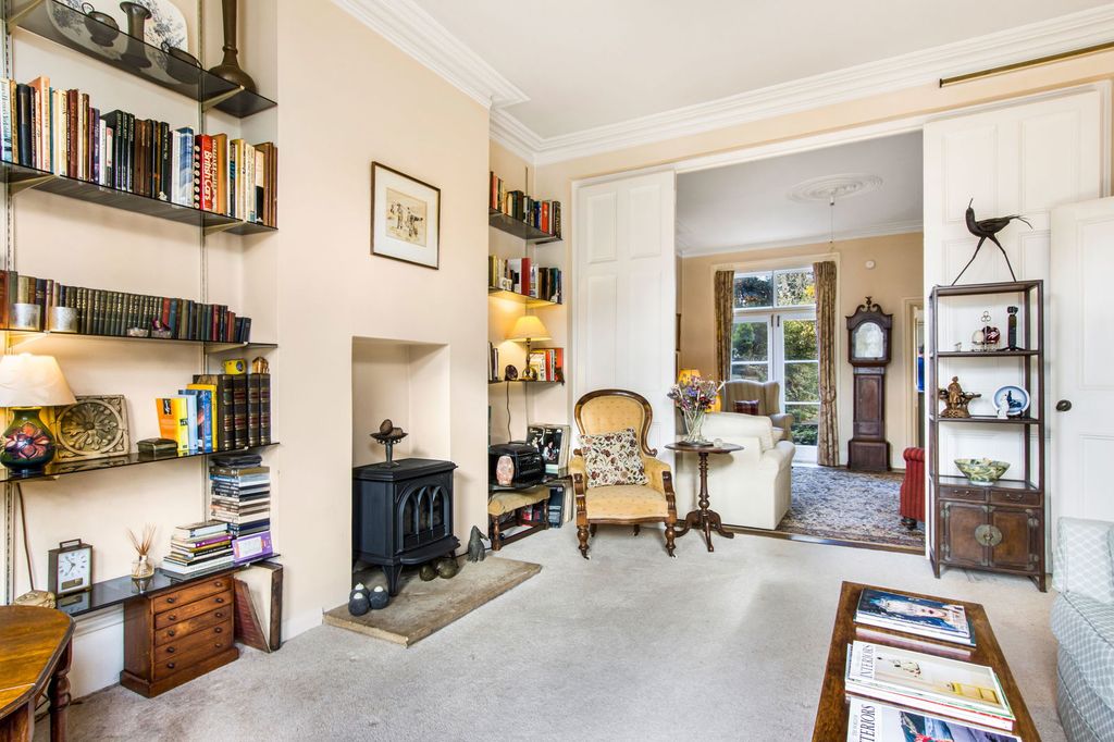 Property photo 3 of 25