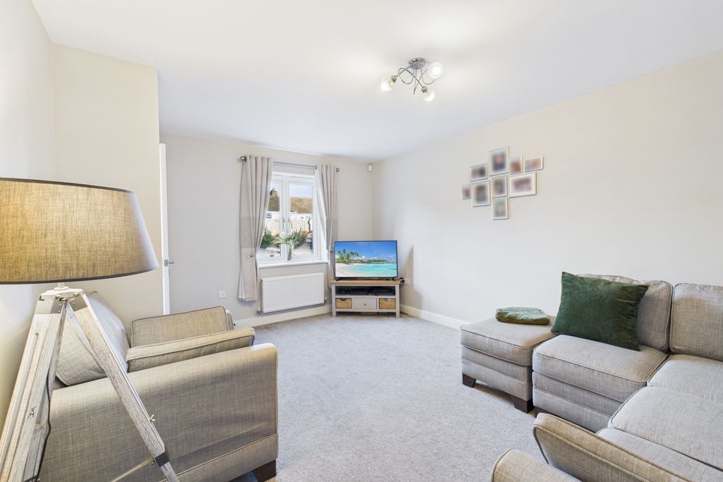 Property photo 3 of 18 Cam03162G0-Pr0386-Still018