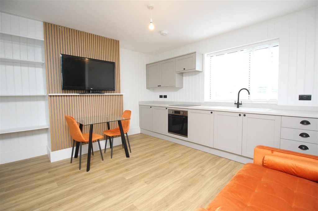 Property photo 3 of 9 Picture 3