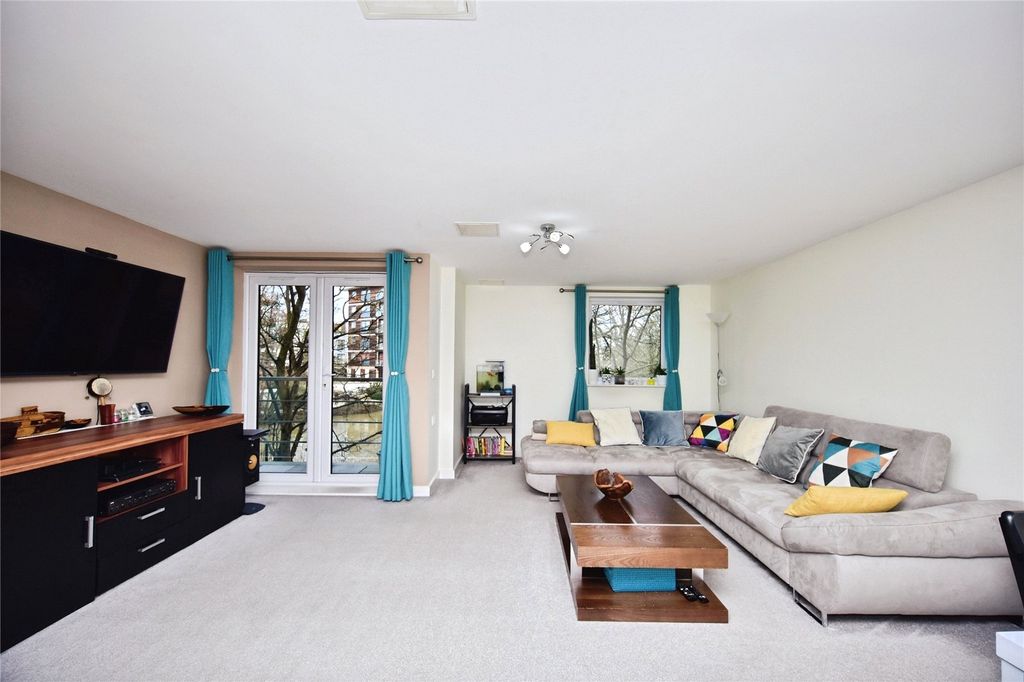 Property photo 3 of 26 Living Room