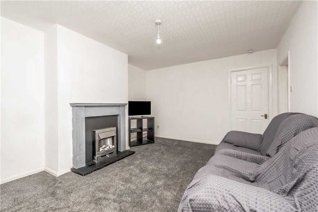 Property photo 3 of 18 Living Room