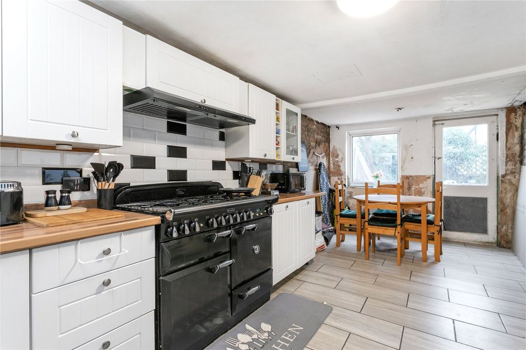 Property photo 3 of 13 Picture No. 12