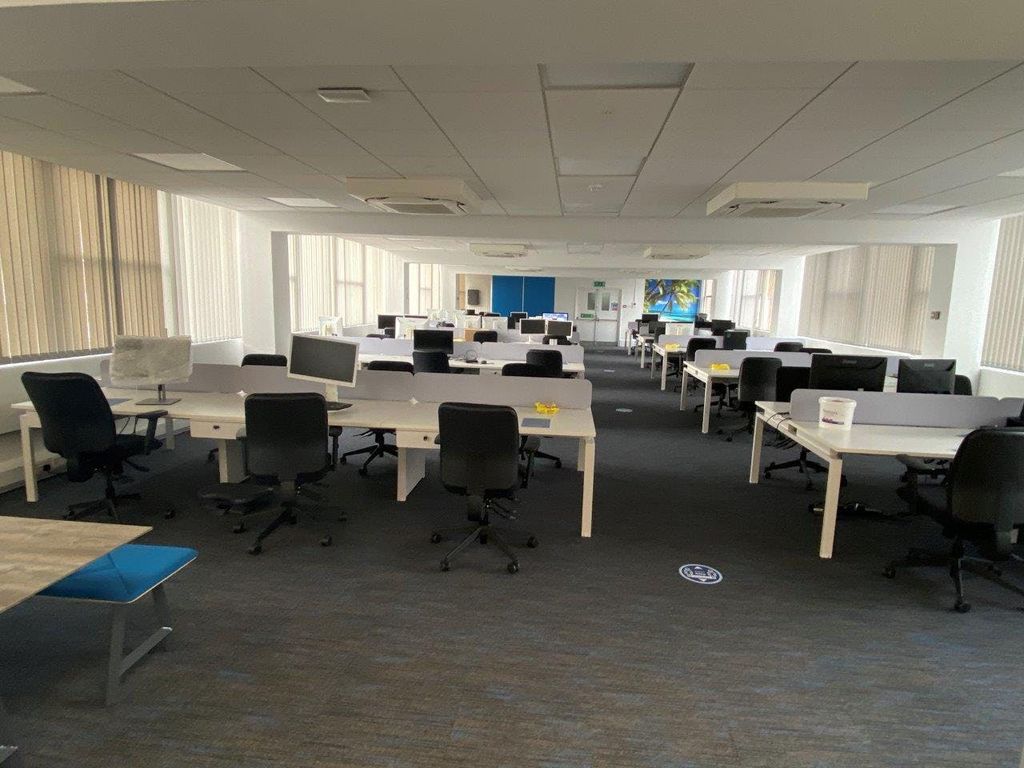 Property photo 2 of 10 Clarendon House Large Open Office.Jpg