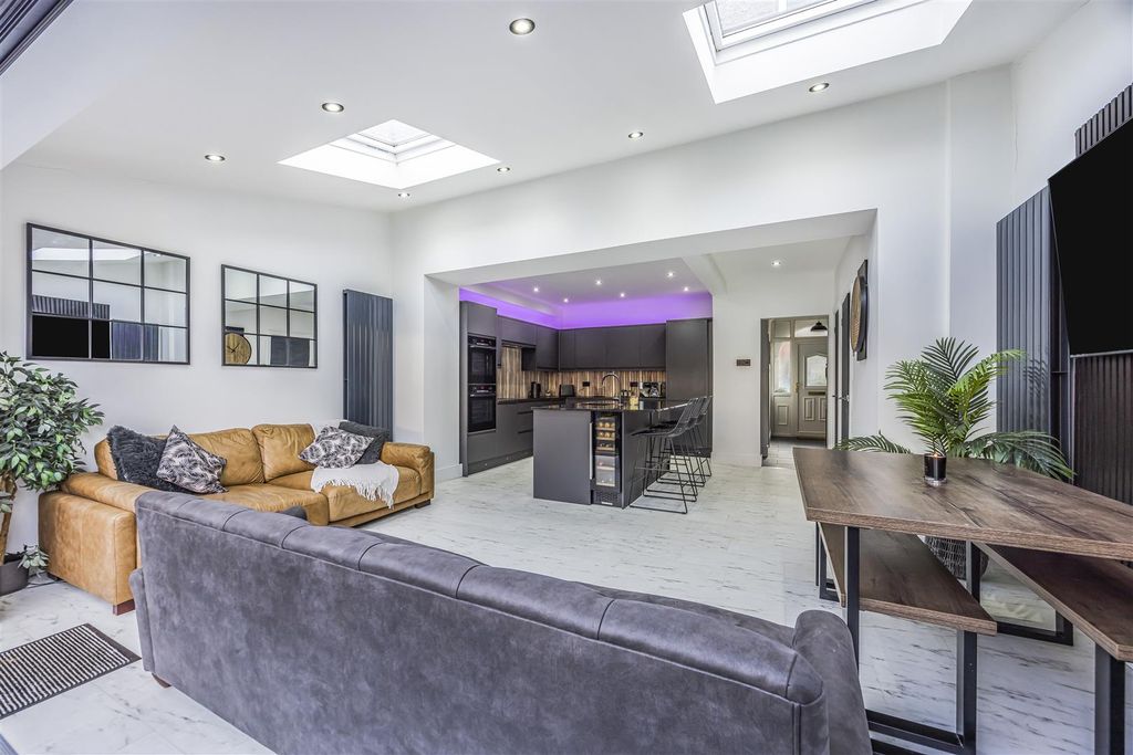 Property photo 1 of 28 7 Langdale Avenue, Drayton-Porticomarketing-Soldby