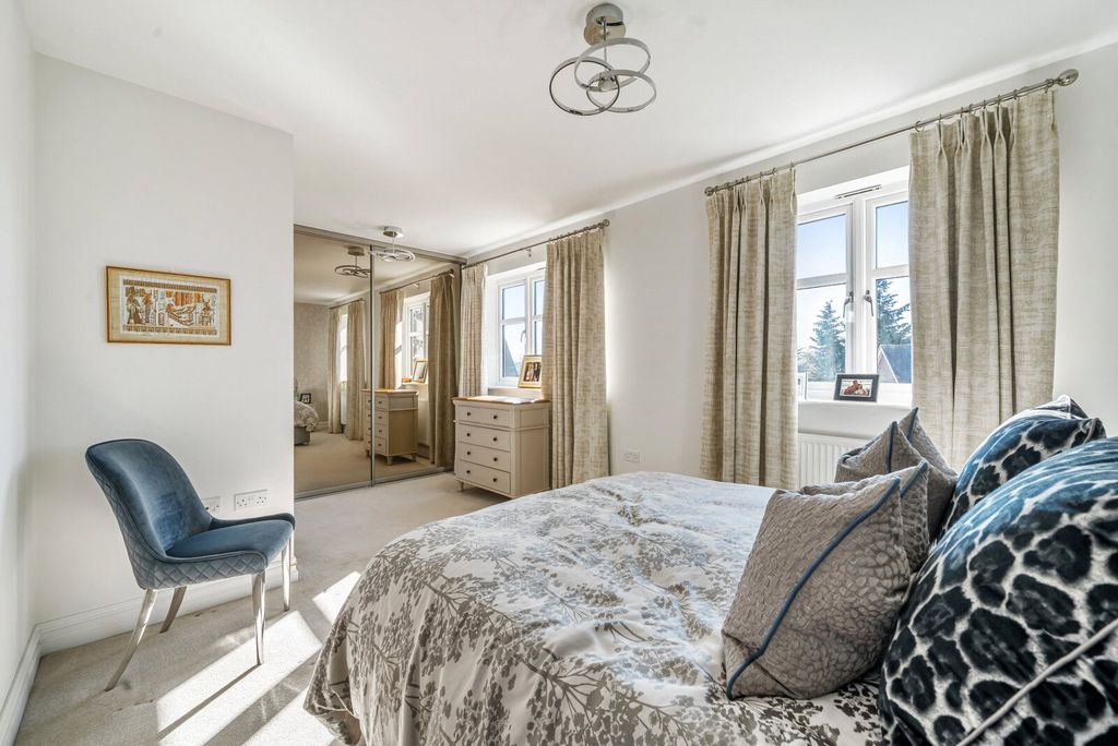 Property photo 2 of 12 Bedroom