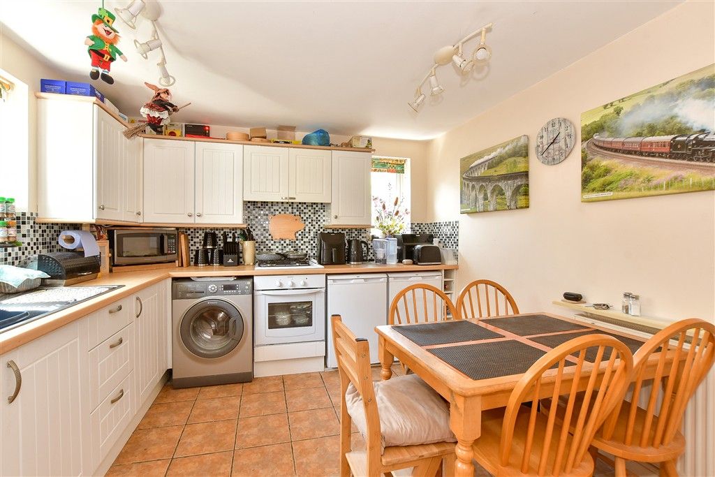 Property photo 2 of 9 Kitchen