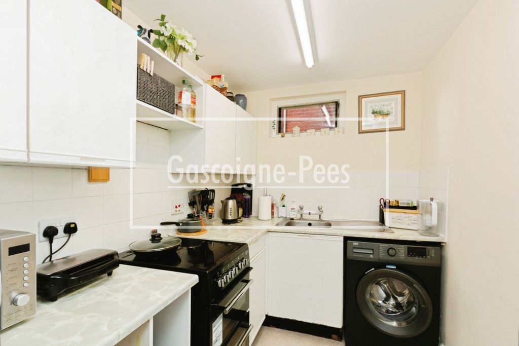Property photo 2 of 8