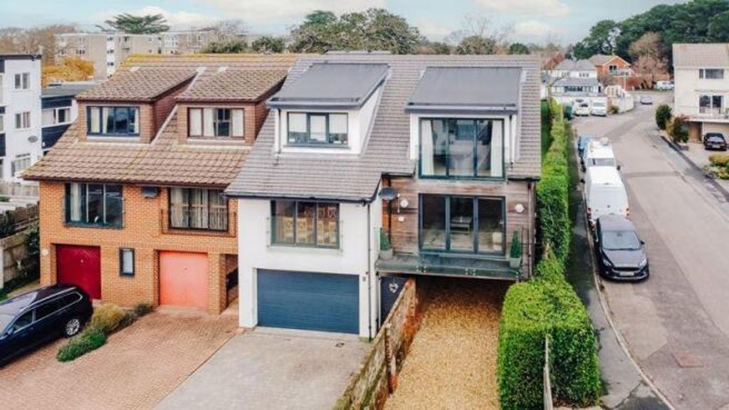 Property photo 2 of 22