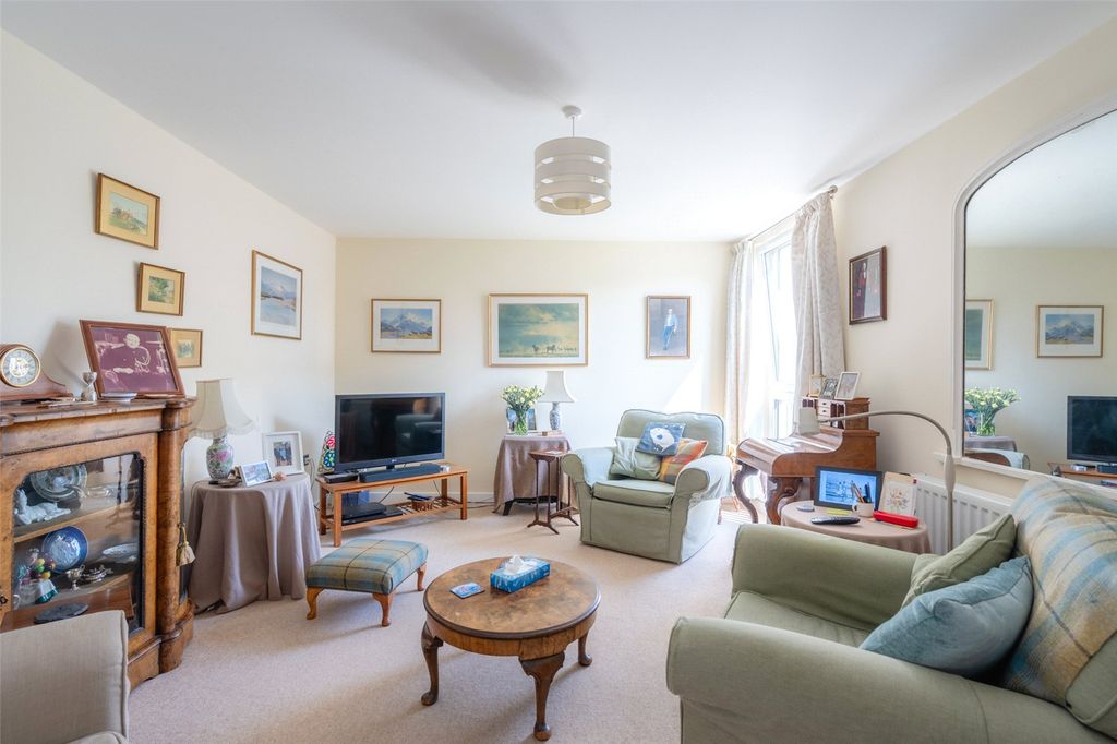 Property photo 2 of 16 Kimmerghame Place 11