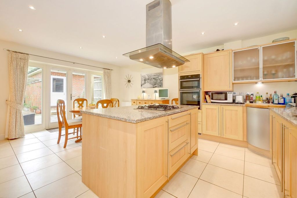 Property photo 3 of 49