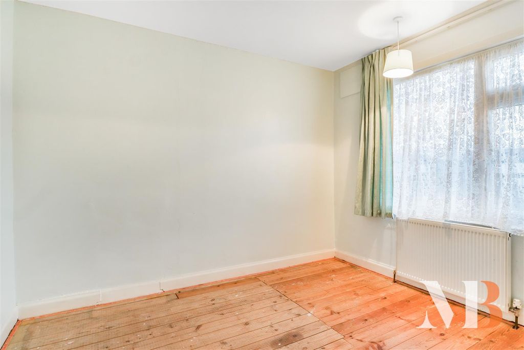 Property photo 2 of 30 Middlecotes-1.Jpg