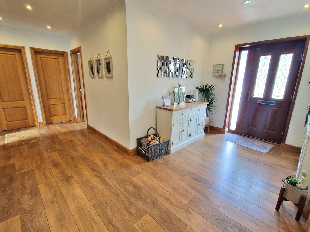 Property photo 3 of 32
