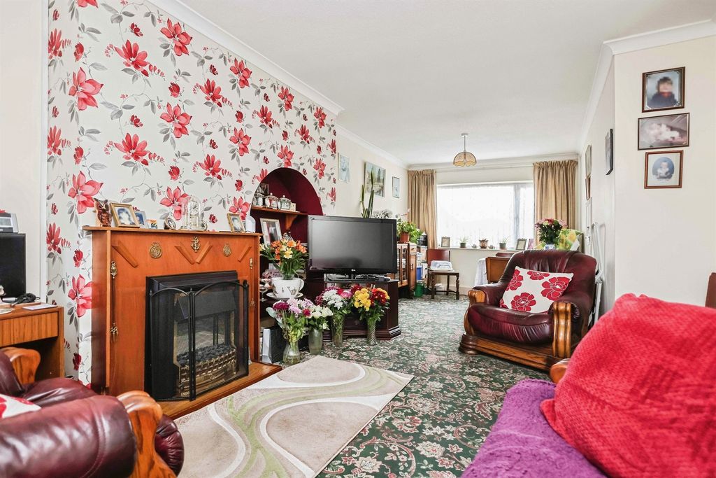 Property photo 3 of 17