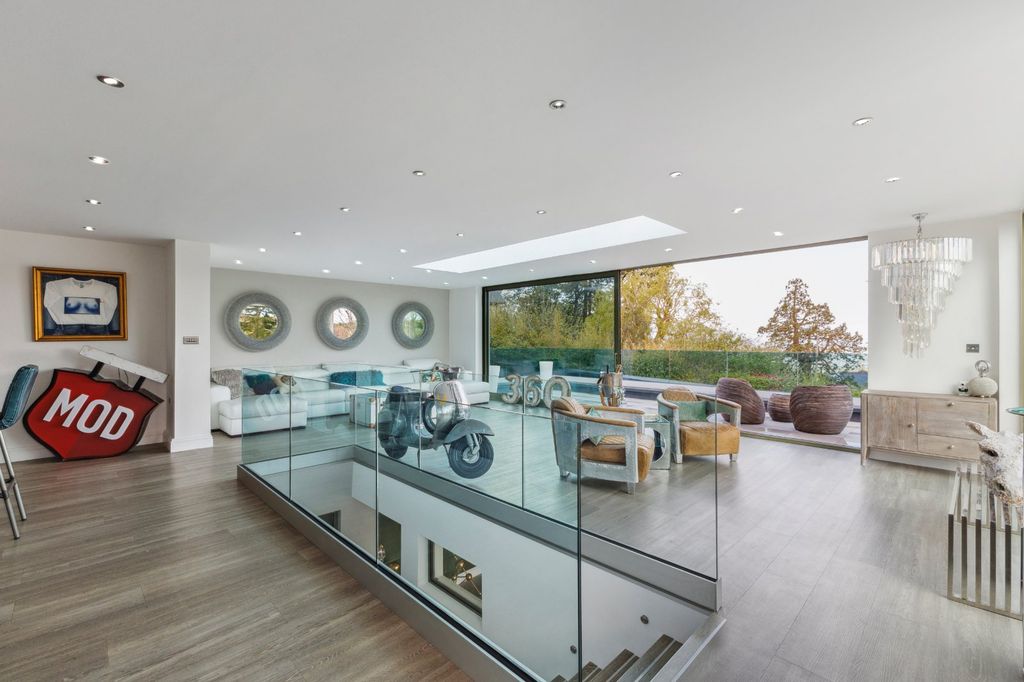 Property photo 2 of 20 Open Plan Living