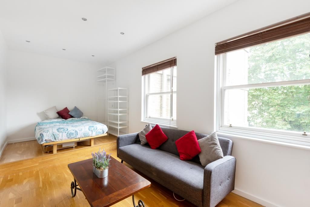 Property photo 1 of 10 Reception Room/Bedroom