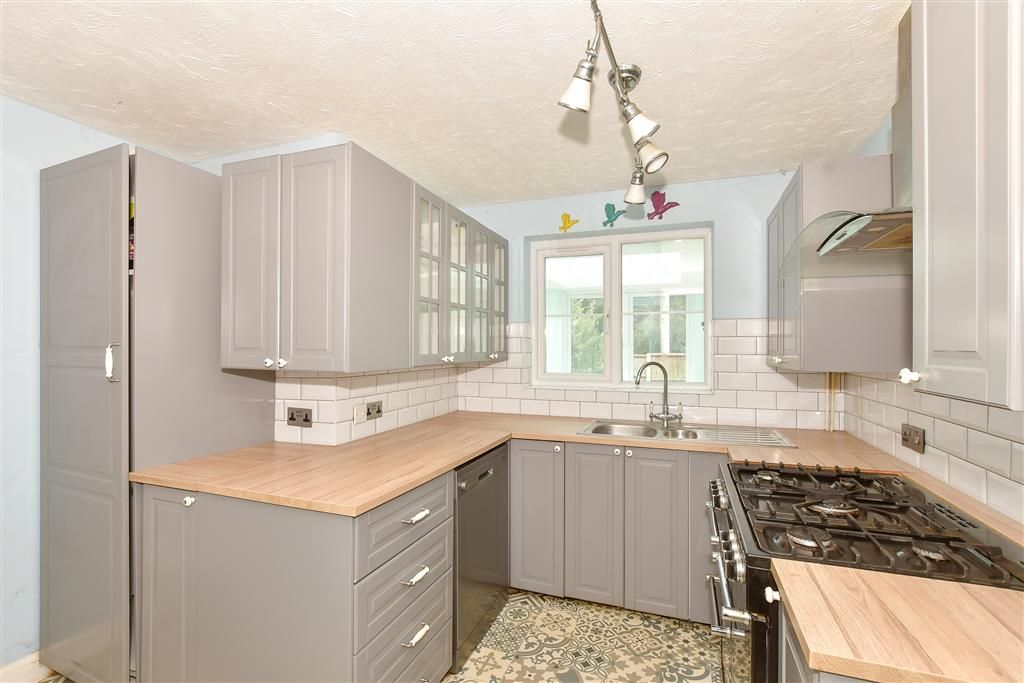 Property photo 2 of 14 Kitchen