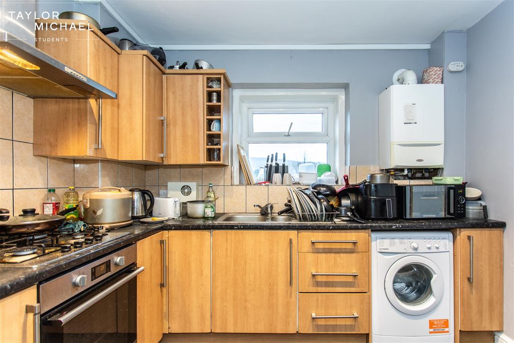 Property photo 1 of 12 Kitchen