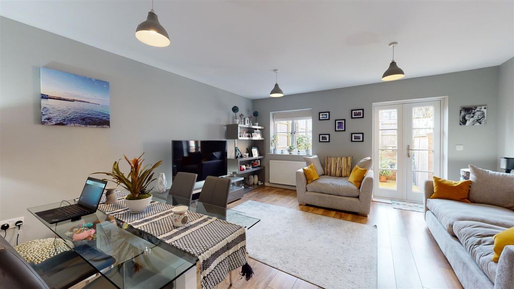 Property photo 3 of 12 Picture 3