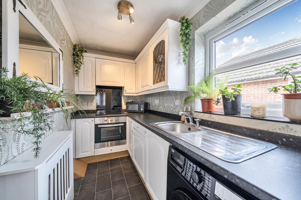 Property photo 2 of 9 Kitchen