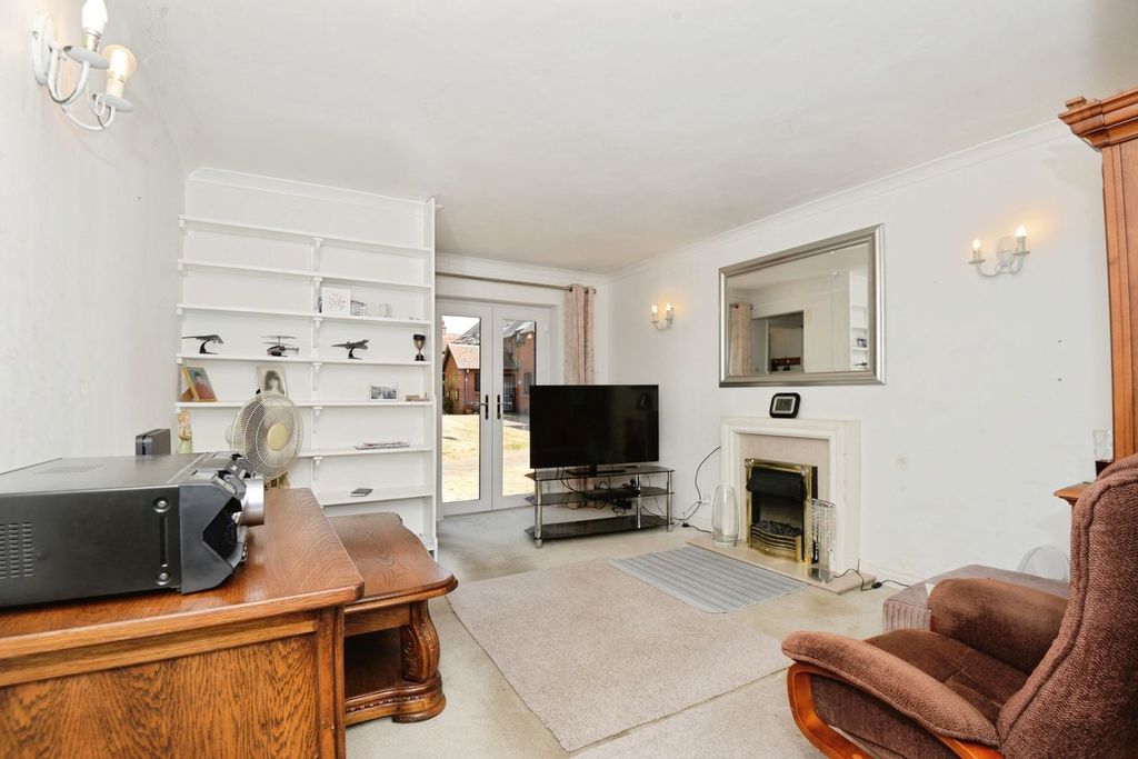 Property photo 2 of 13