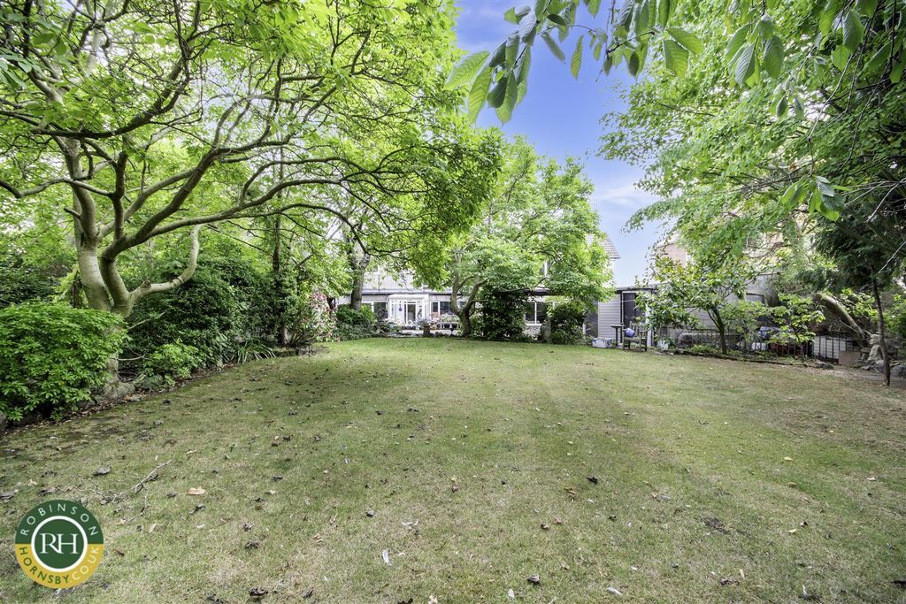 Property photo 3 of 31