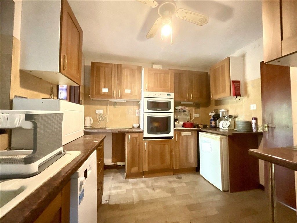 Property photo 2 of 16 Kitchen