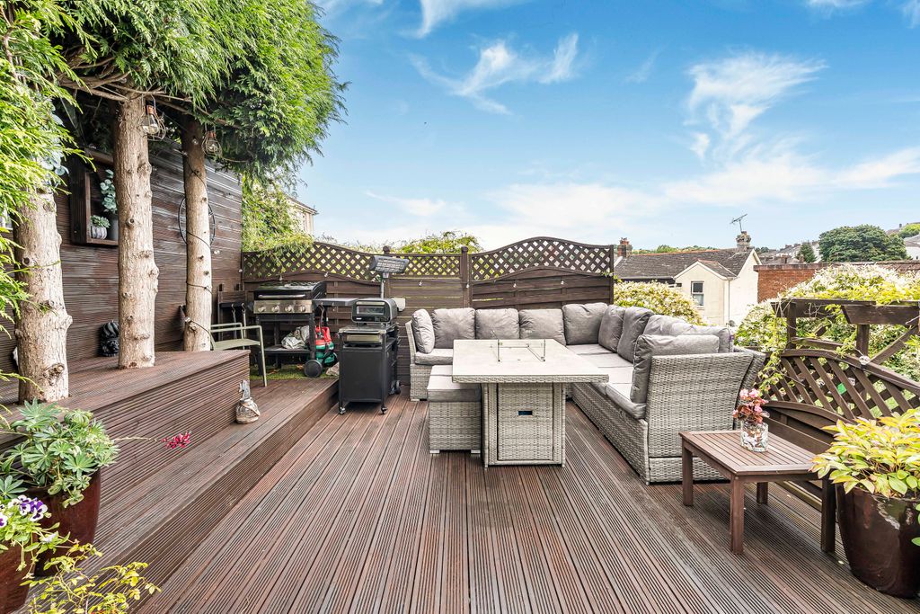 Property photo 3 of 28