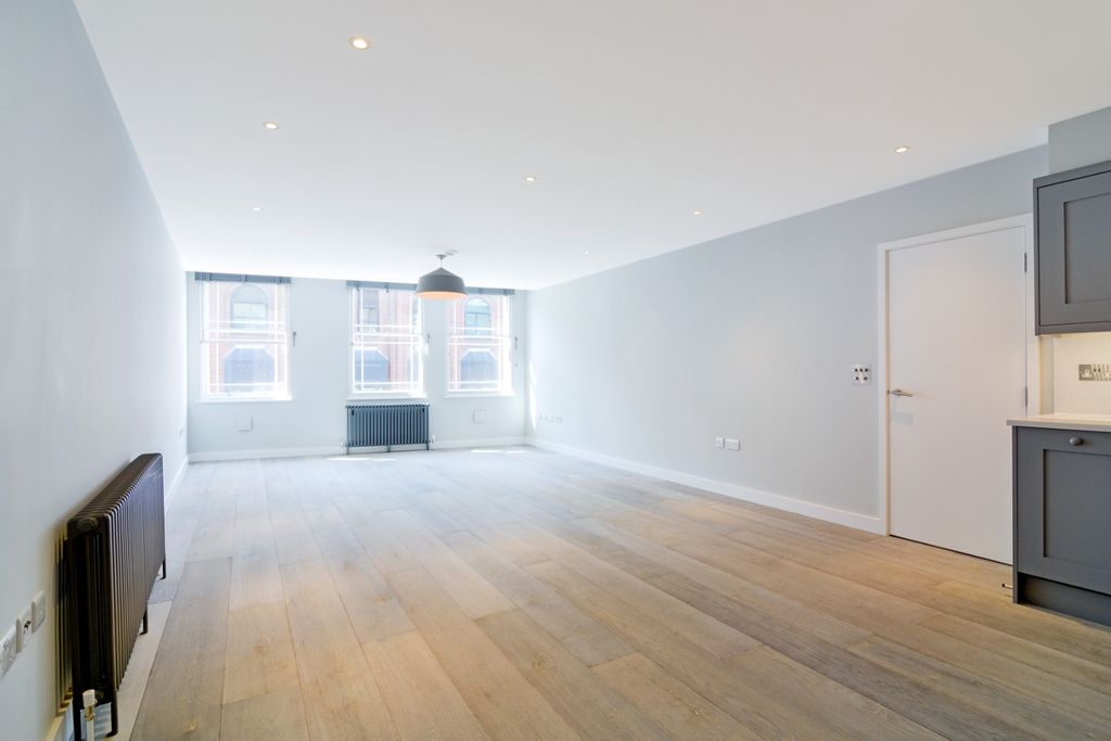 Property photo 3 of 9 976285