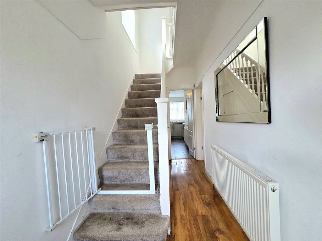 Property photo 2 of 21 Picture No. 13