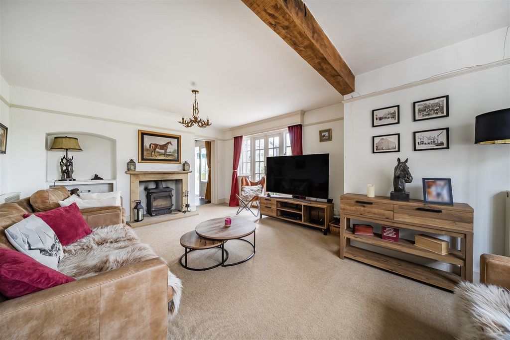 Property photo 2 of 28 Sitting Room