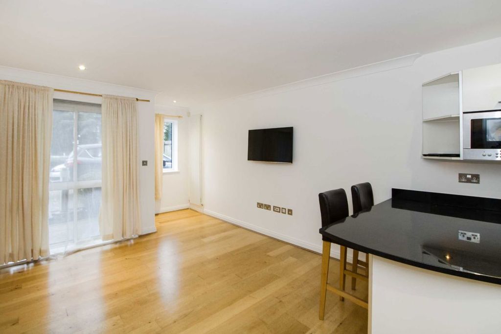 Property photo 3 of 5