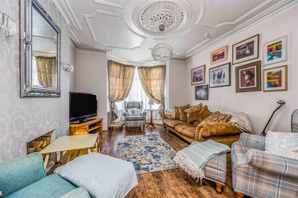 Property photo 2 of 23 67 Gladys Avenue, Hilsea-Small-Porticomarketing-Ne