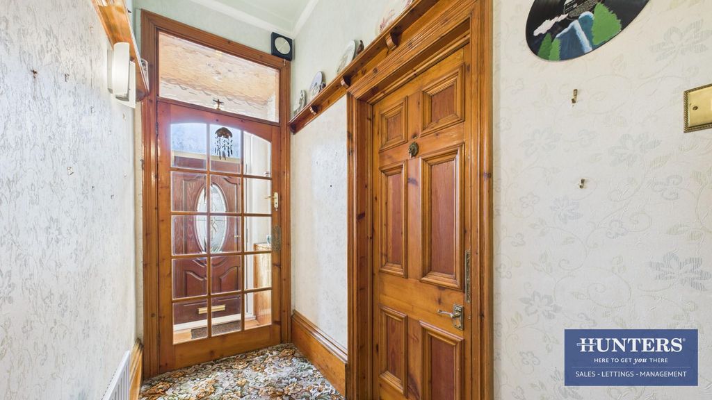 Property photo 2 of 15 Hallway