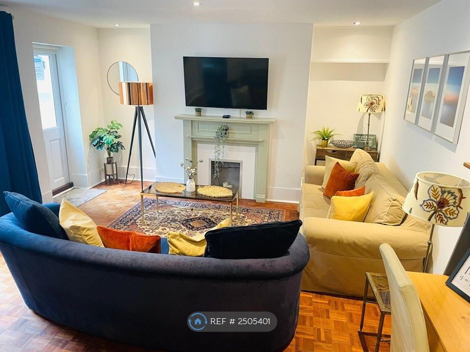 Property photo 2 of 21 Lounge