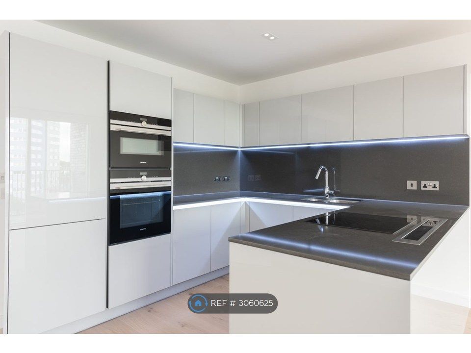 Property photo 3 of 12 Kitchen