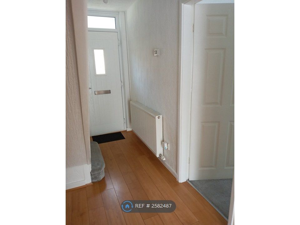 Property photo 2 of 30 Entrance Hall