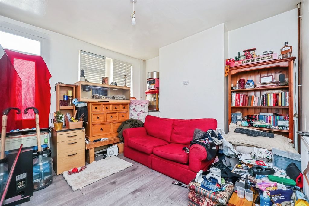 Property photo 3 of 17