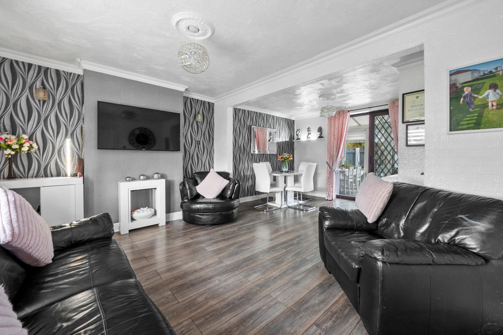 Property photo 2 of 42