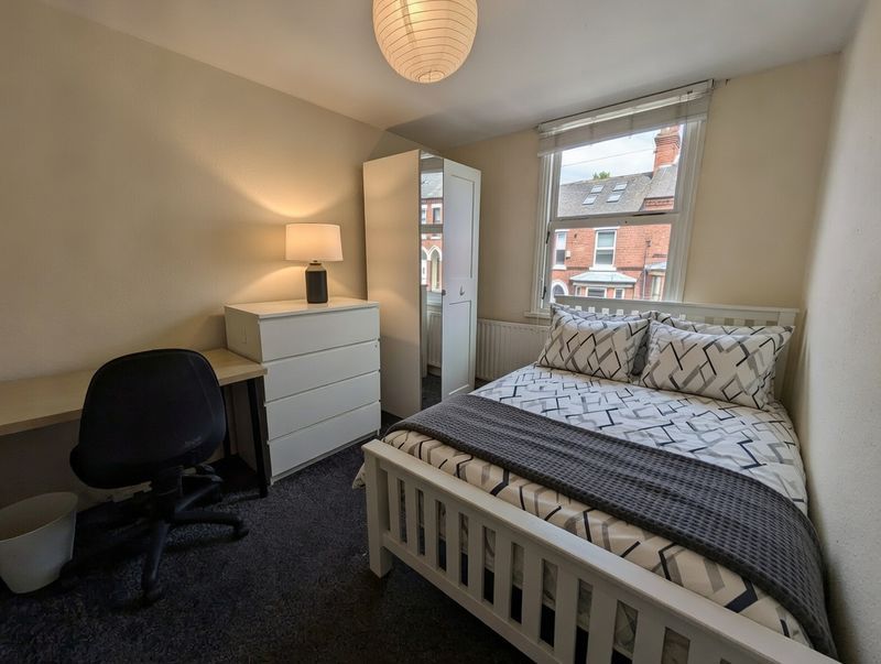 Property photo 1 of 9 Photo 8